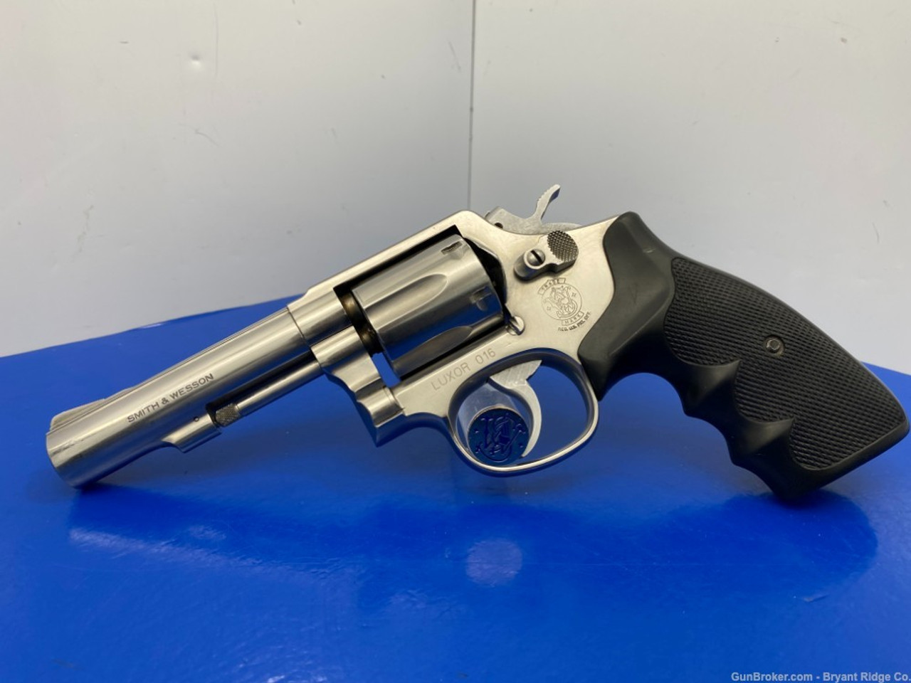 Smith and Wesson 64-5 - Gun Rentals - Magnum Range Indoor Shooting